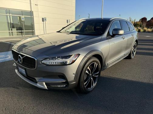 2018 Volvo V90 Cross Country T5