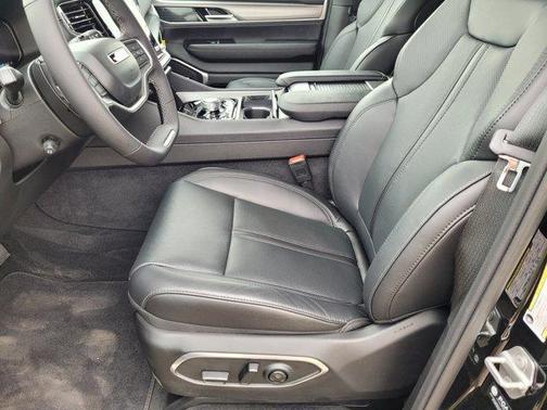 2025 Jeep Wagoneer Base