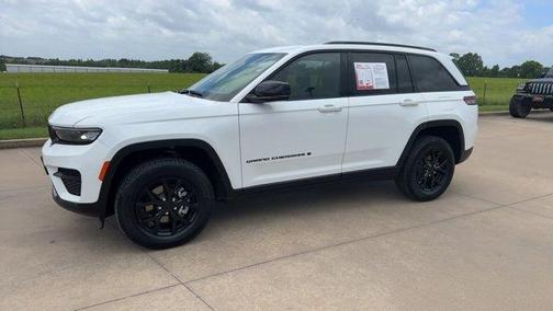 Bright White Clearcoat 2025 Jeep Grand Cherokee Laredo