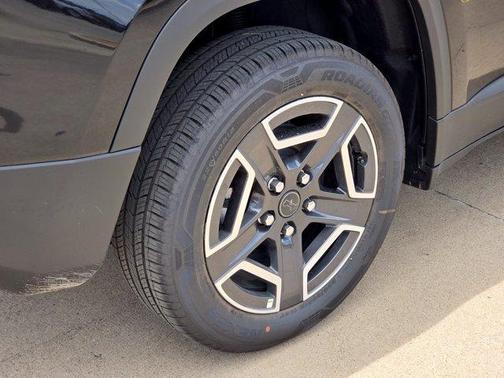 Diamond Black 2026 Jeep Cherokee LAREDO/LIMITED