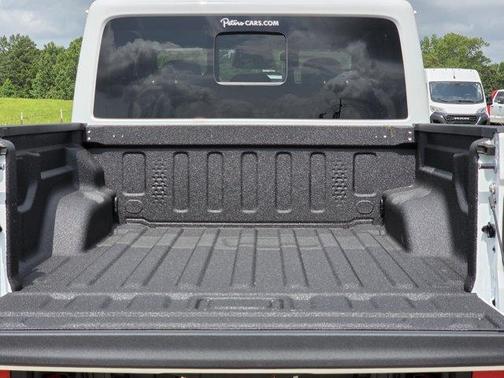 Bright White Clearcoat 2026 Jeep Gladiator Rubicon