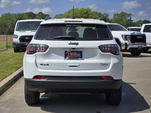 Bright White Clearcoat 2026 Jeep Compass Latitude