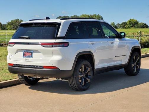 2025 Jeep Grand Cherokee Laredo
