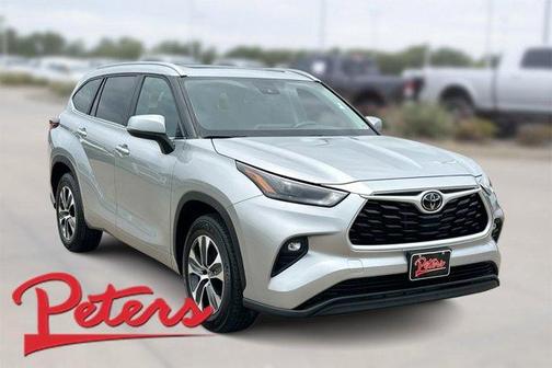 Celestial Silver Metallic 2023 Toyota Highlander XLE