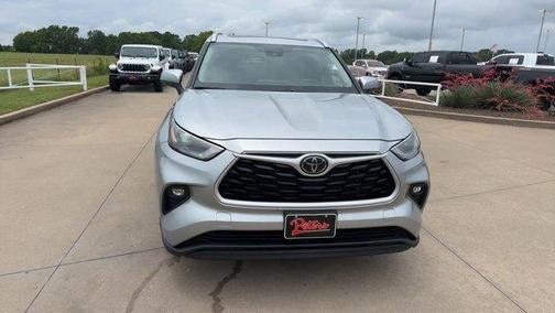 Celestial Silver Metallic 2023 Toyota Highlander XLE