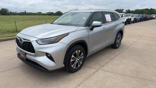 Celestial Silver Metallic 2023 Toyota Highlander XLE