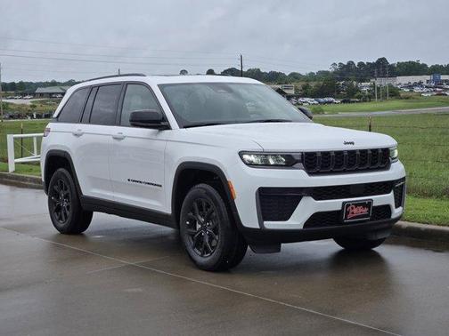 Bright White Clearcoat 2026 Jeep Grand Cherokee Laredo