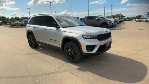 2025 Jeep Grand Cherokee Laredo