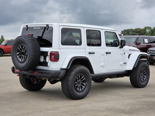 Bright White Clearcoat 2026 Jeep Wrangler Rubicon