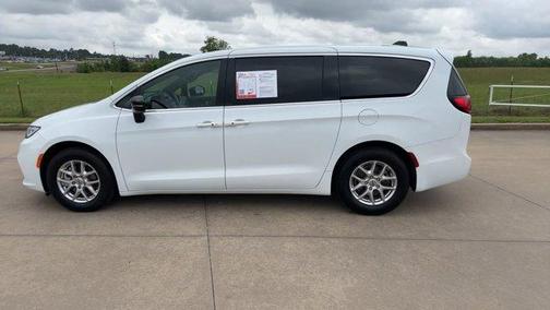 Bright White Clearcoat 2025 Chrysler Pacifica Select