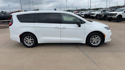 Bright White Clearcoat 2025 Chrysler Pacifica Select