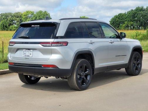 2025 Jeep Grand Cherokee Laredo