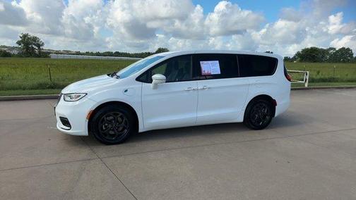 2022 Chrysler Pacifica Hybrid Touring L