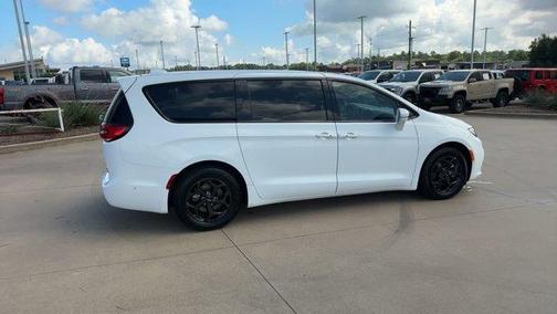 2022 Chrysler Pacifica Hybrid Touring L