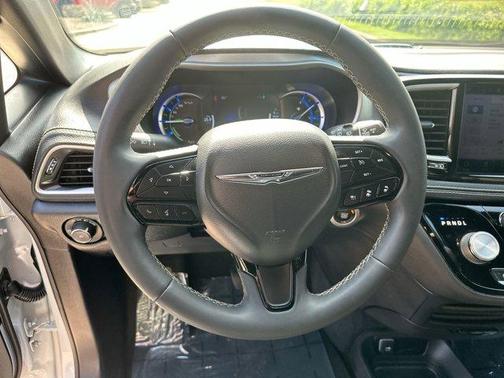 2022 Chrysler Pacifica Hybrid Touring L