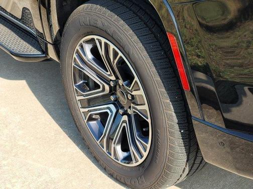 2025 Jeep Wagoneer Base