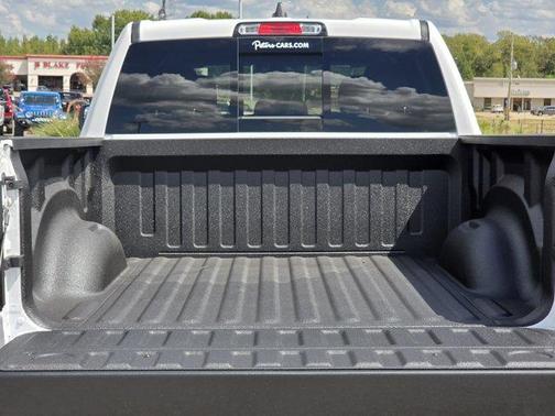 Bright White Clearcoat 2026 RAM 1500 Big Horn