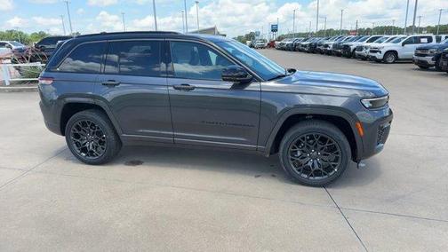 Metallic 2026 Jeep Grand Cherokee Summit