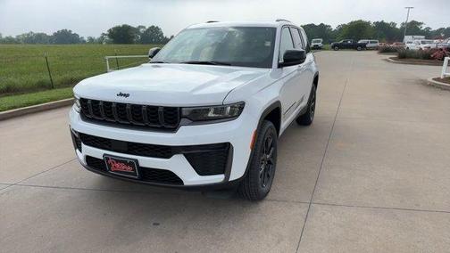Bright White Clearcoat 2026 Jeep Grand Cherokee Laredo