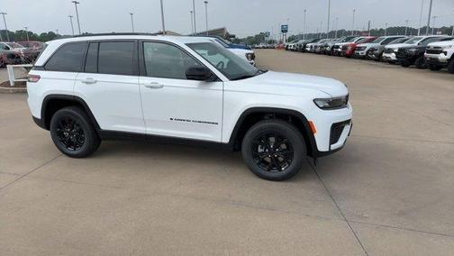 Bright White Clearcoat 2026 Jeep Grand Cherokee Laredo