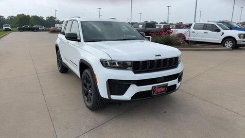 Bright White Clearcoat 2026 Jeep Grand Cherokee Laredo
