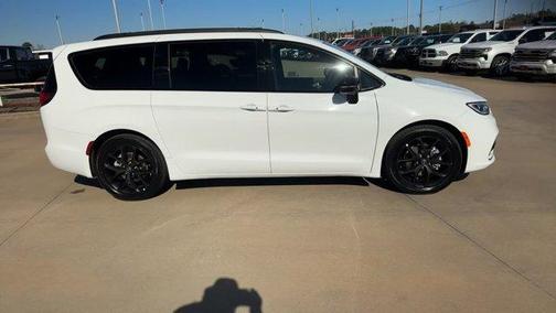 2025 Chrysler Pacifica Limited