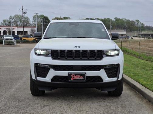 Bright White Clearcoat 2026 Jeep Grand Cherokee Limited