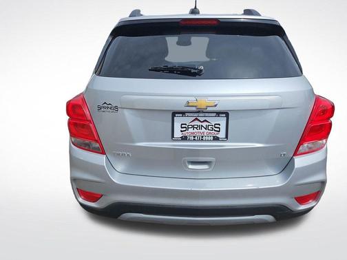 Silver Ice Metallic 2018 Chevrolet Trax LT