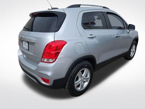 Silver Ice Metallic 2018 Chevrolet Trax LT