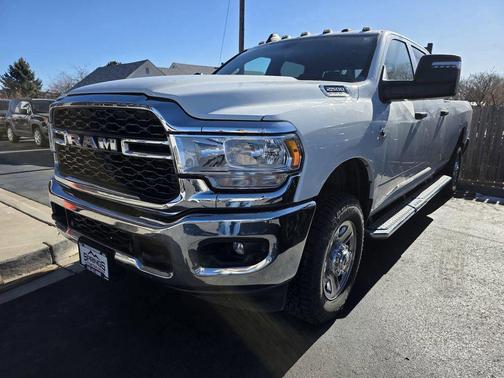2023 RAM 2500 Tradesman Crew Cab 4x4 8' Box