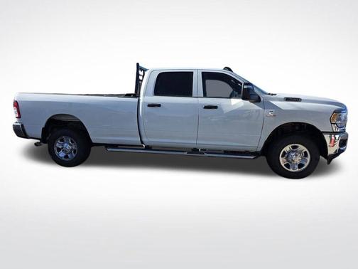 2023 RAM 2500 Tradesman Crew Cab 4x4 8' Box