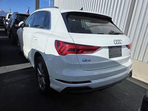 2024 Audi Q3 Premium 45 TFSI S line quattro Tiptronic