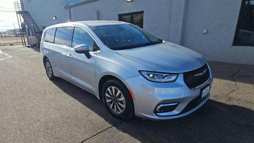 2023 Chrysler Pacifica Hybrid Touring L