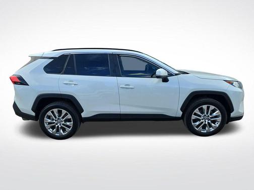 Blizzard Pearl 2021 Toyota RAV4 XLE Premium