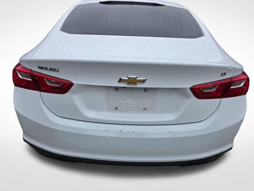 Summit White 2017 Chevrolet Malibu 1LT