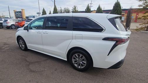 2023 Toyota Sienna LE