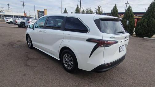 2023 Toyota Sienna LE