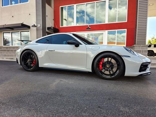 2024 Porsche 911 Carrera 4 GTS