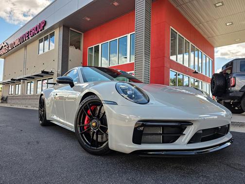 2024 Porsche 911 Carrera 4 GTS