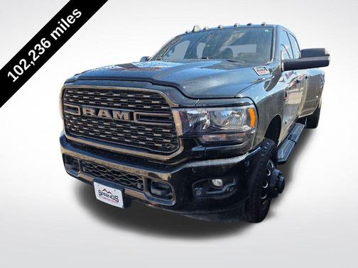 Diamond Black Crystal Pearlcoat 2022 RAM 3500 Big Horn Crew Cab 4x4 8' Box