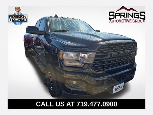 Diamond Black Crystal Pearlcoat 2022 RAM 3500 Big Horn Crew Cab 4x4 8' Box