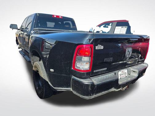Diamond Black Crystal Pearlcoat 2022 RAM 3500 Big Horn Crew Cab 4x4 8' Box