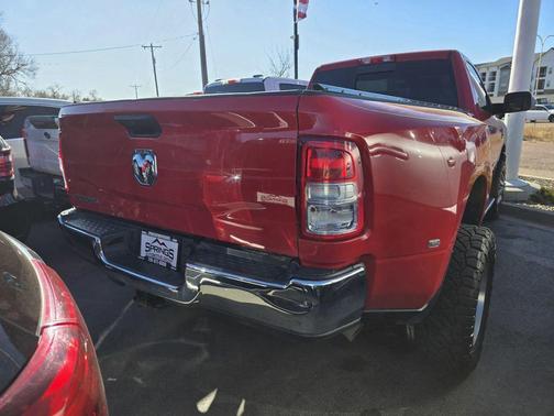 2022 RAM 3500 Big Horn Regular Cab 4x4 8' Box