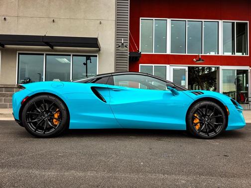 2025 McLaren Artura Performance