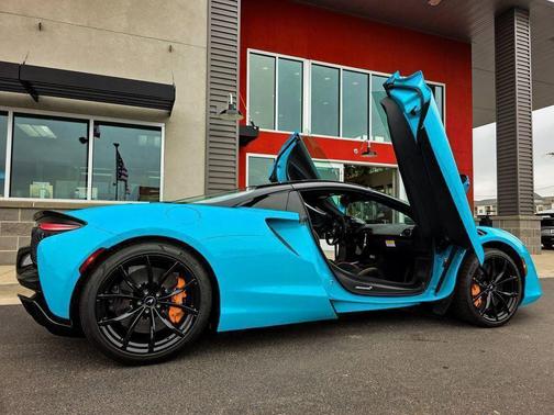 2025 McLaren Artura Performance