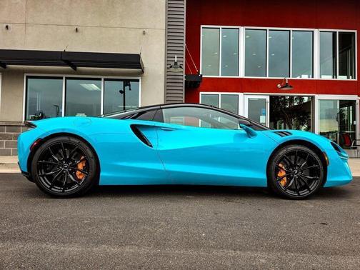 2025 McLaren Artura Performance