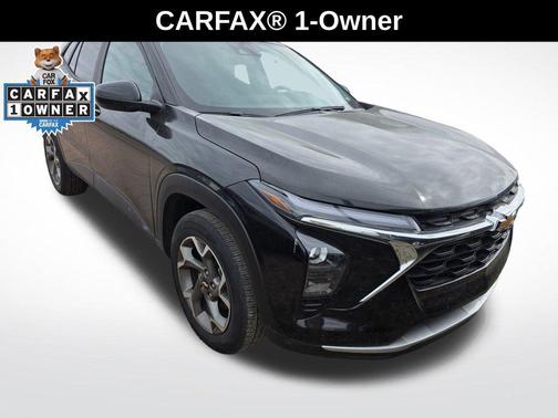 Mosaic Black Metallic 2025 Chevrolet Trax LT