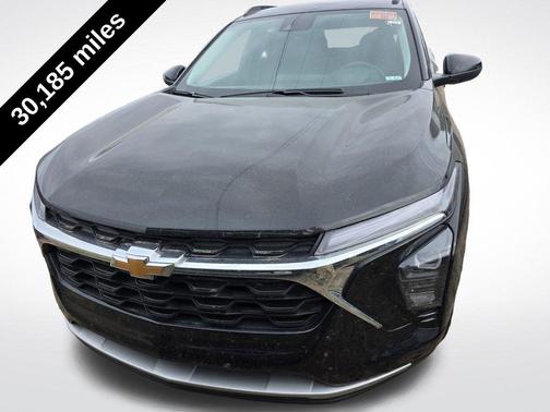 Mosaic Black Metallic 2025 Chevrolet Trax LT