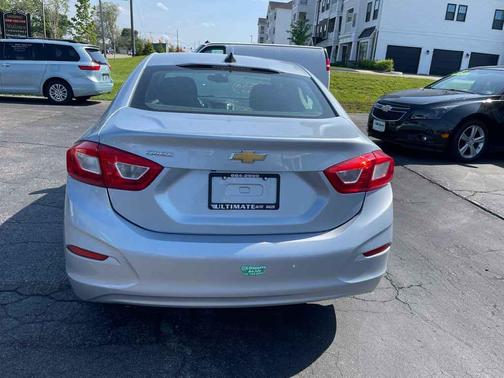 Silver Ice Metallic 2017 Chevrolet Cruze LS