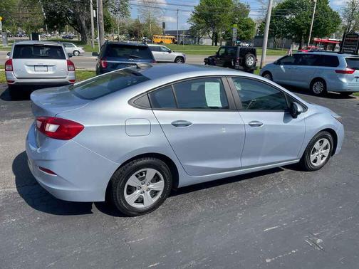 Silver Ice Metallic 2017 Chevrolet Cruze LS